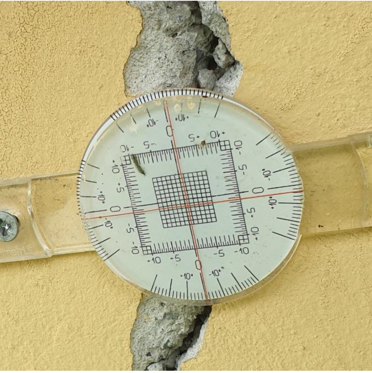 monitoraggio quadro fessurativo